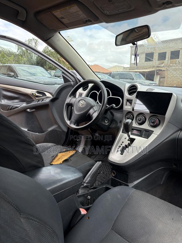 Toyota Matrix Hatchback FWD (1.8L 4cyl 5M) 2010 Gray