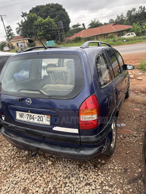Opel Zafira 2002 Blue