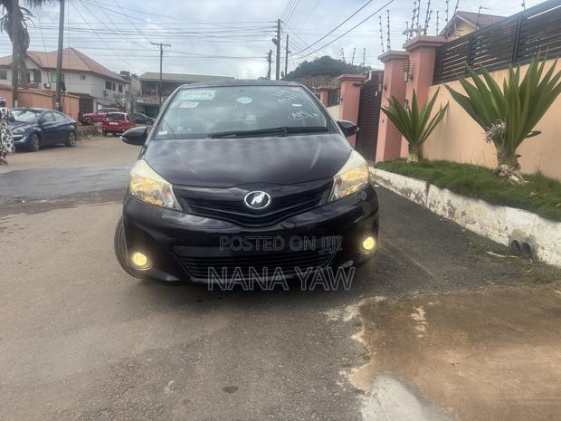 Toyota Vitz 1.3 FWD 5dr 2014 Purple