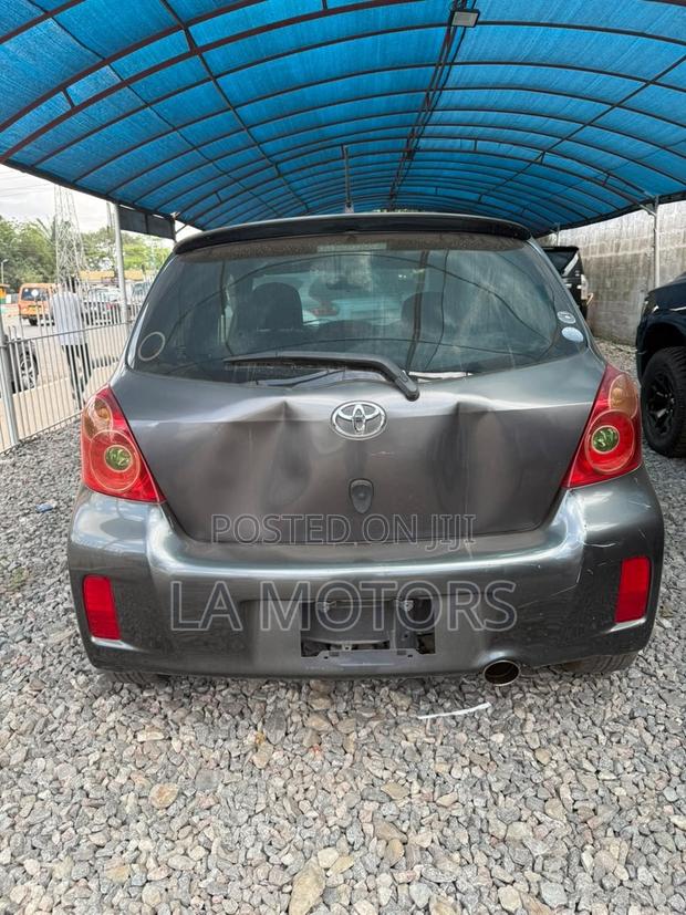 Toyota Vitz 2010 Gray