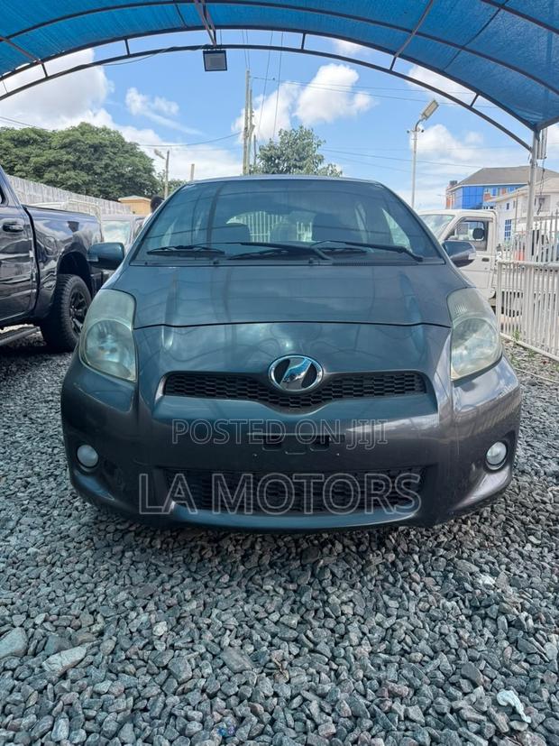 Toyota Vitz 2010 Gray
