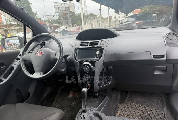 Toyota Vitz 2010 Gray