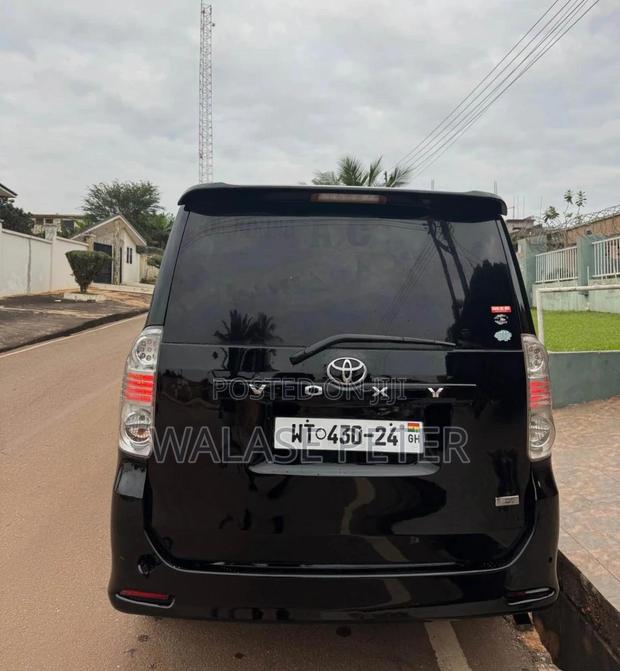 Toyota Voxy 2014 Black