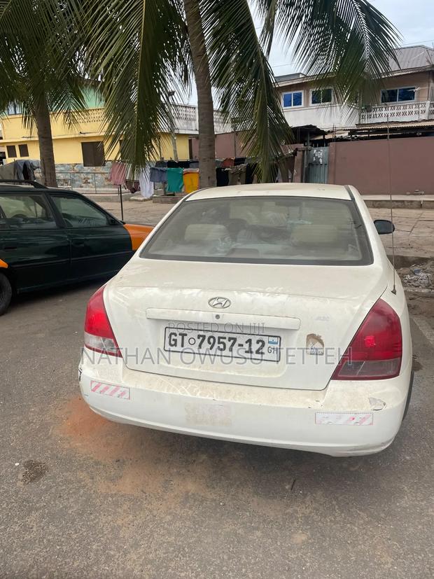 Hyundai Elantra GT 2002 White