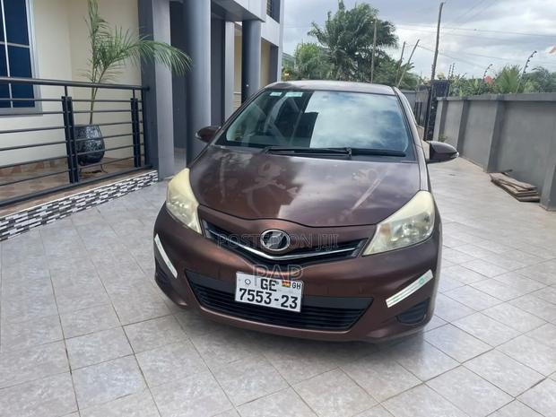 Toyota Vitz 1.3 AWD 3dr 2013 Brown