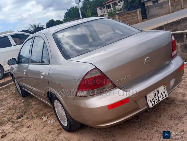 Nissan Sunny 2010 Silver