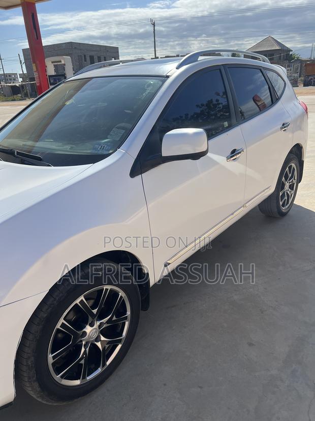Nissan Rogue SV 4dr SUV AWD (2.5L 4cyl CVT) 2014 White