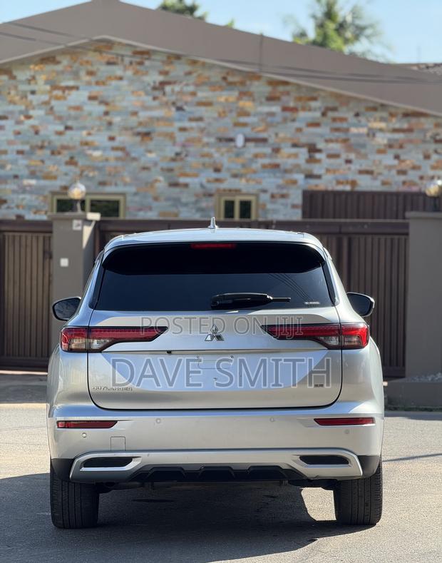 Mitsubishi Outlander SE 2022 Silver