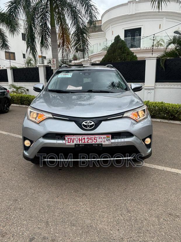 Toyota RAV4 XLE 4dr SUV AWD (2.5L 4cyl 6A) 2018 Silver
