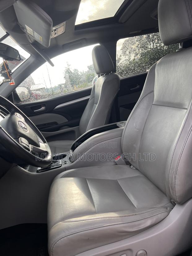Toyota Highlander XLE V6 4x4 (3.5L 6cyl 6A) 2016 Gray