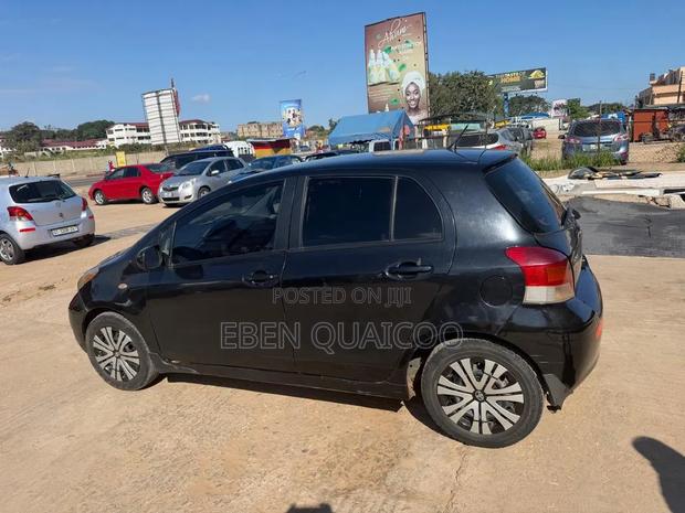 Toyota Yaris 2010 Black