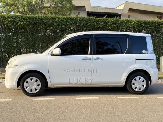 Toyota Sienta 1.5 FWD 2013 White