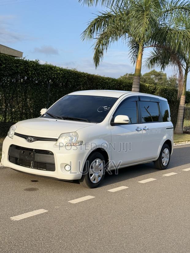 Toyota Sienta 1.5 FWD 2013 White
