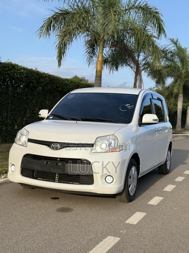 Toyota Sienta 1.5 FWD 2013 White