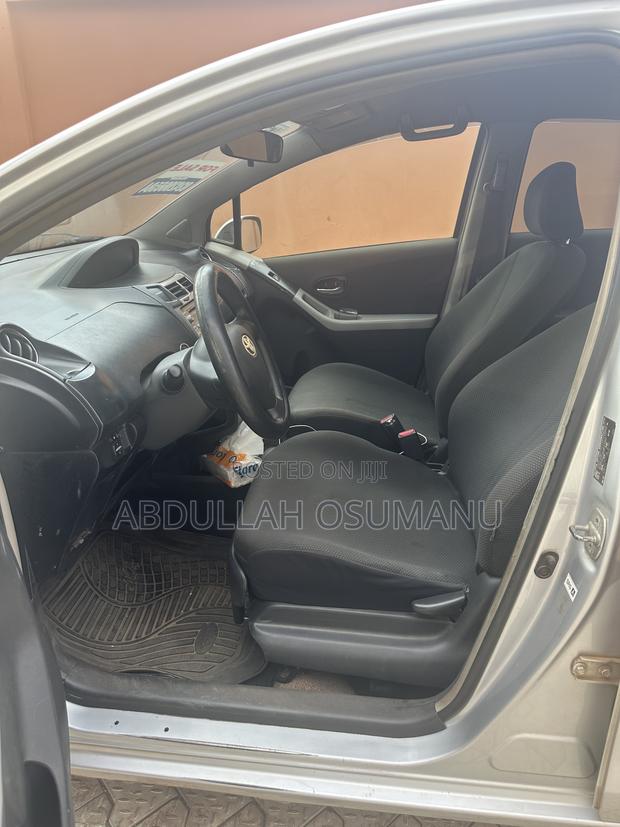 Toyota Vitz 1.3 AWD 5dr 2009 Silver