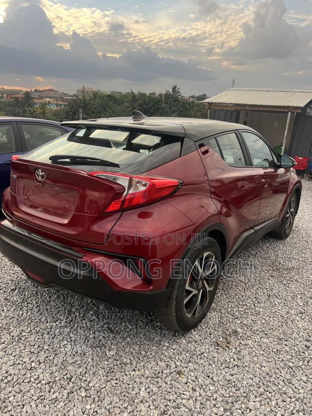 Toyota C-HR XLE FWD Sport Utility (2.0L 4cyl 2AM) 2018 Red