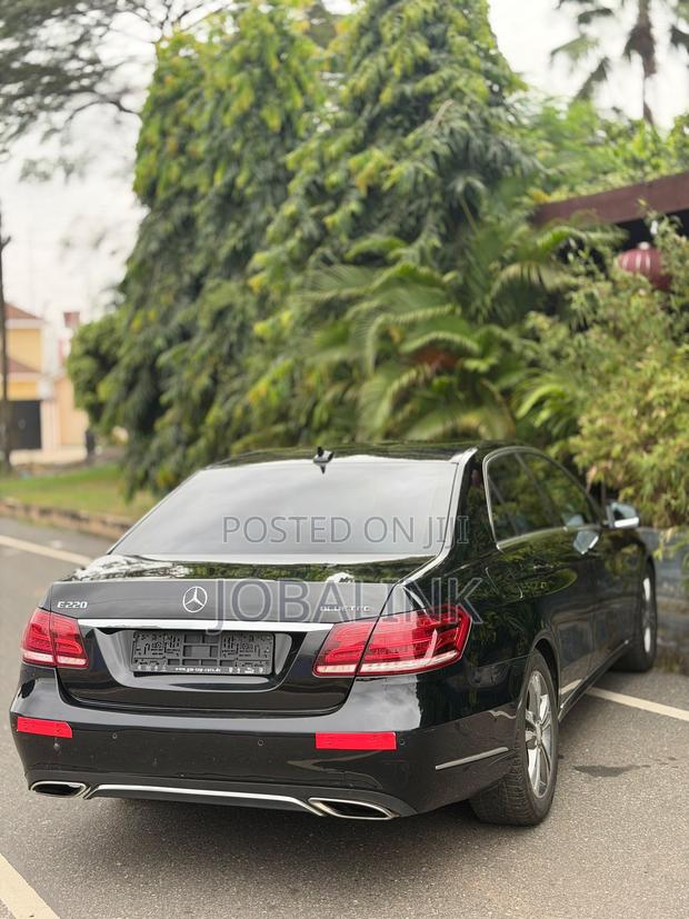 Mercedes-Benz E220 2016 Black