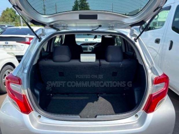Toyota Vitz 1.3 FWD 5dr 2015 Silver