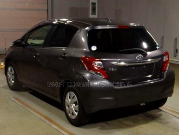 Toyota Vitz 1.3 FWD 5dr 2015 Gray