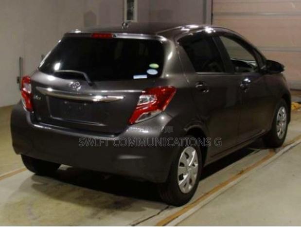 Toyota Vitz 1.3 FWD 5dr 2015 Gray