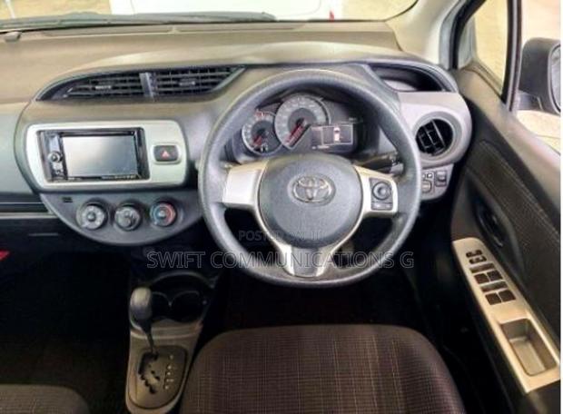 Toyota Vitz 1.3 FWD 5dr 2015 Gray