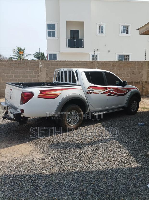 Mitsubishi L200 Double Cab 2.5 180hp 4WD 2014 White