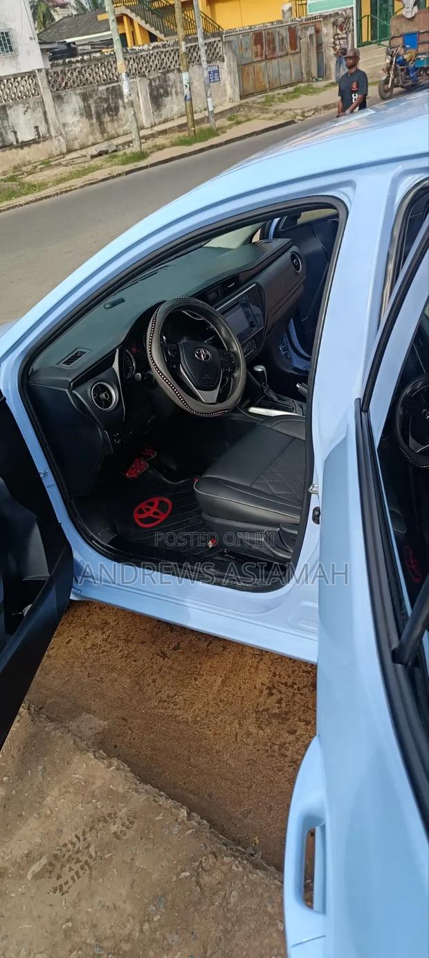 Toyota Corolla L (1.8L 4cyl 2A) 2018 Blue