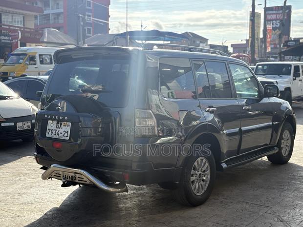 Mitsubishi Pajero 2011 Gray