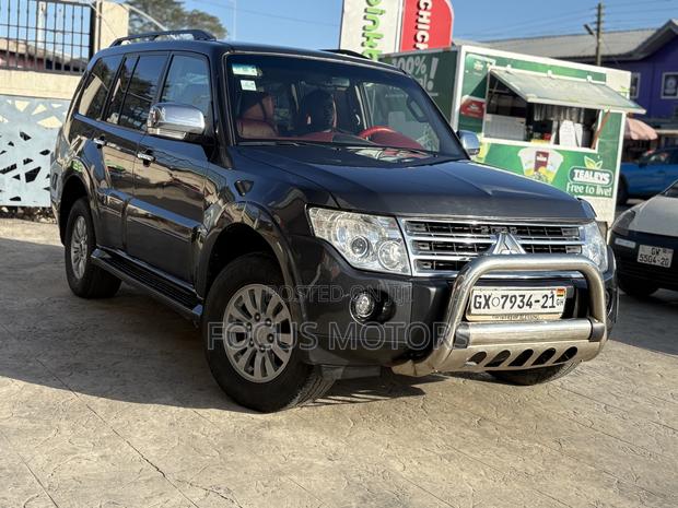 Mitsubishi Pajero 2011 Gray