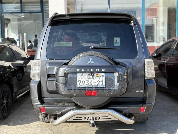 Mitsubishi Pajero 2011 Gray