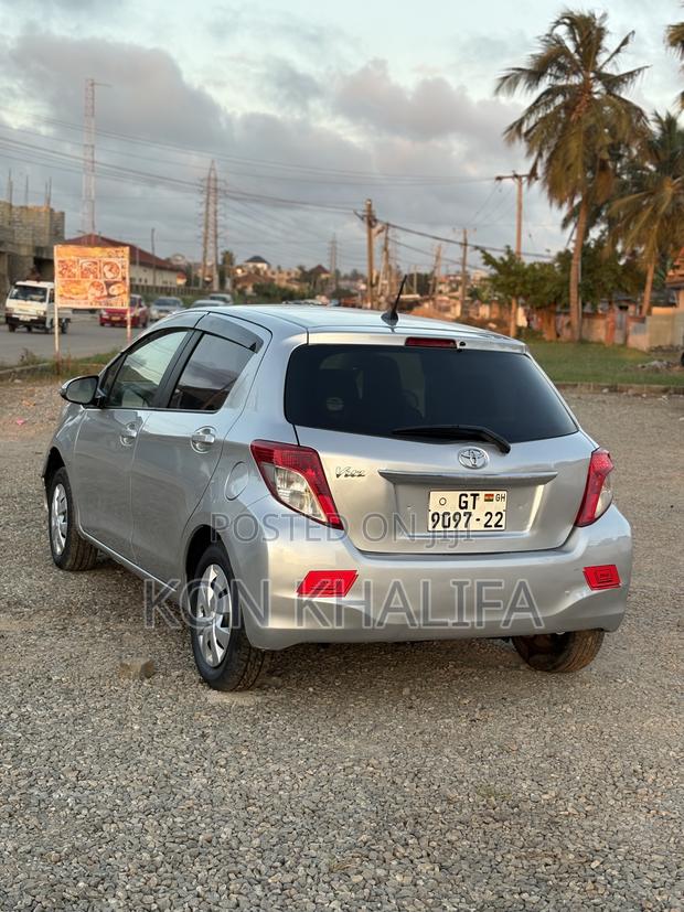 Toyota Vitz 1.3 FWD 5dr 2012 Silver