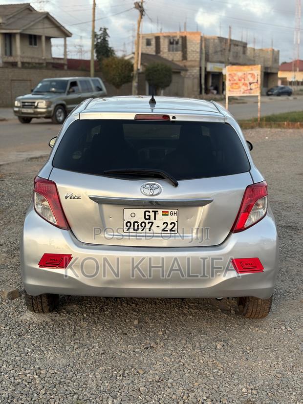 Toyota Vitz 1.3 FWD 5dr 2012 Silver