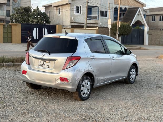 Toyota Vitz 1.3 FWD 5dr 2012 Silver