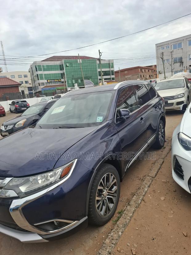Mitsubishi Outlander 2018 Blue