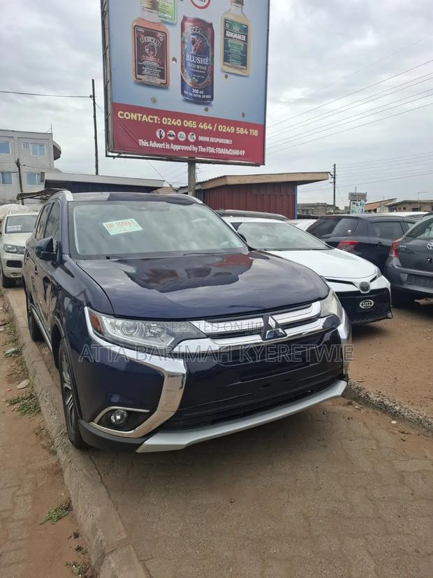 Mitsubishi Outlander 2018 Blue