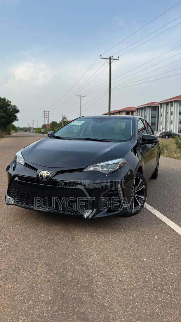 Toyota Corolla SE (1.8L 4cyl 6M) 2018 Black