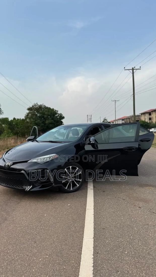 Toyota Corolla SE (1.8L 4cyl 6M) 2018 Black