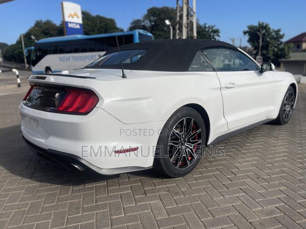 Ford Mustang 2021 White