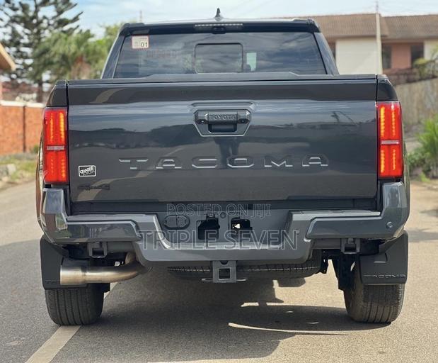 Toyota Tacoma 2024 Gray