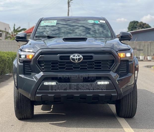 Toyota Tacoma 2024 Gray