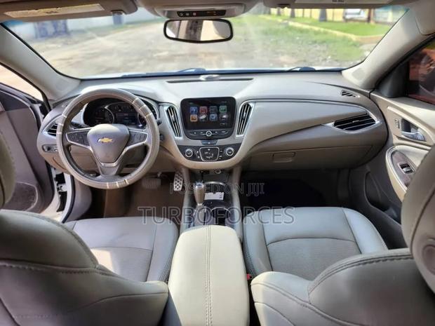 Chevrolet Malibu 2017 White