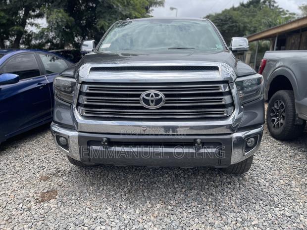Toyota Tundra 2017 Silver
