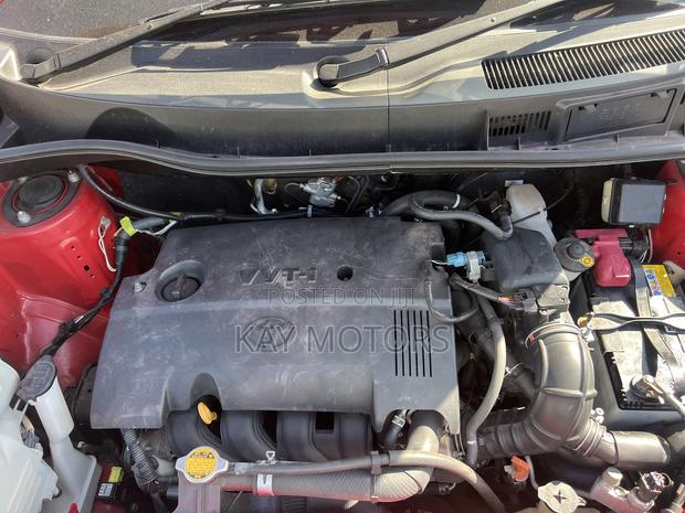 Toyota Sienta 1.5 AWD 2011 Red