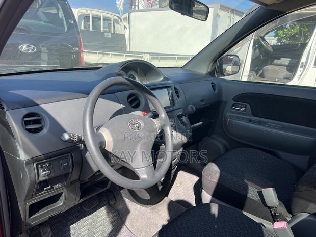 Toyota Sienta 1.5 AWD 2011 Red