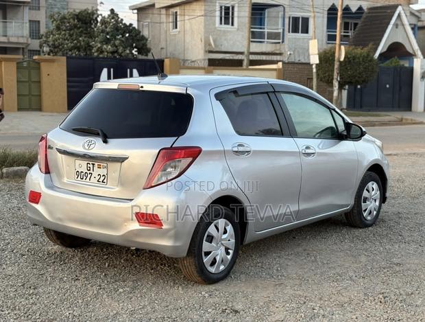 Toyota Vitz 1.3 AWD 5dr 2012 Silver