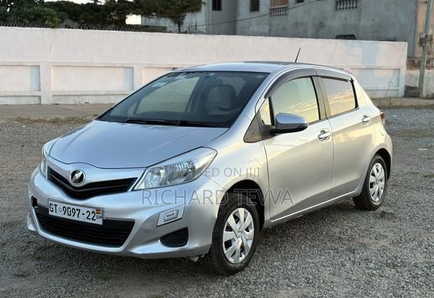 Toyota Vitz 1.3 AWD 5dr 2012 Silver