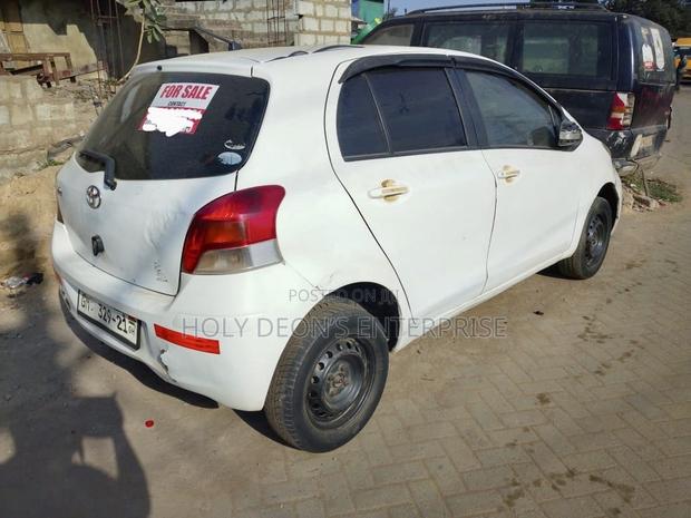 Toyota Vitz 1.3 FWD 5dr 2010 White