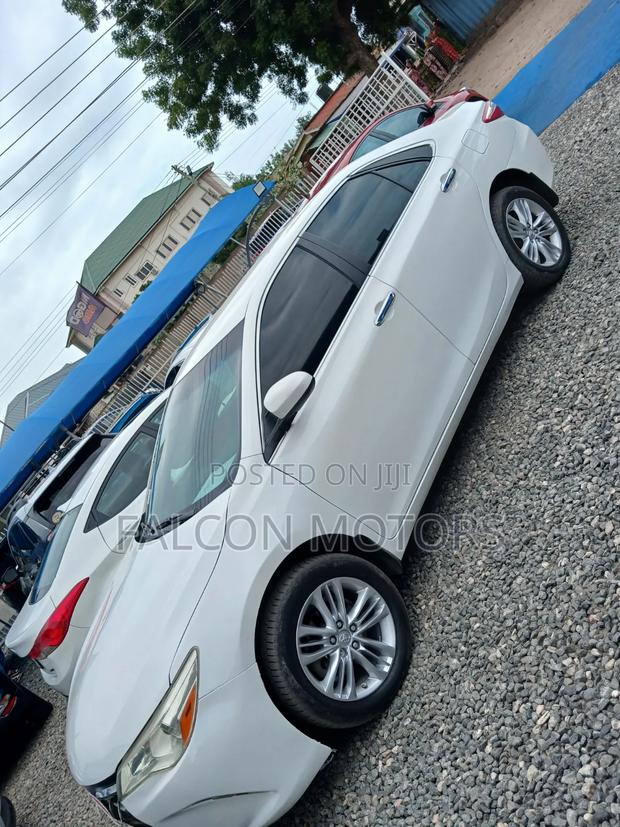 Toyota Camry 2016 White