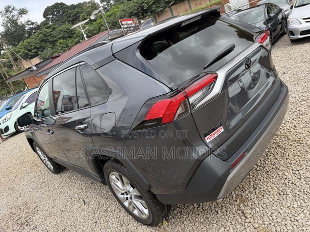 Toyota RAV4 Limited 2025 Gray