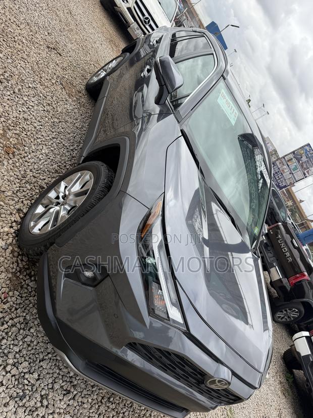 Toyota RAV4 Limited 2025 Gray